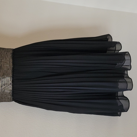 New Beautiful Minuet Black Metallic V-neck pleated form Dress Juniors sz Medium - Picture 5 of 11